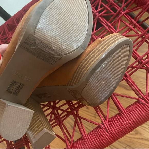 70’s Vibe strappy heels - Picture 3 of 3